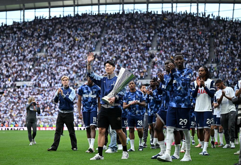 拜仁慕尼黑莱万多夫斯基帽子戏法